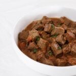 Estofado de trocitos de res en salsa, Pimiento Rosa