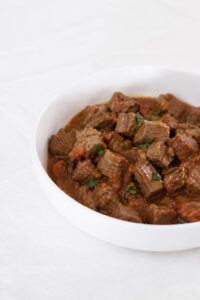 Estofado de trocitos de res en salsa, Pimiento Rosa
