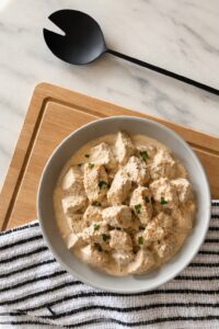 Trocitos de pollo en salsa blanca de hongos, Pimiento Rosa